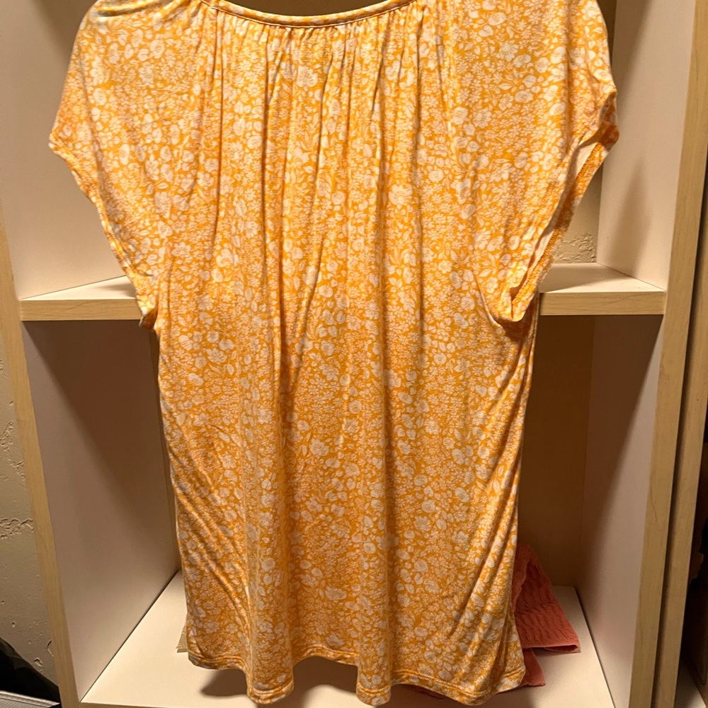 Cute peasant top with short sleeves
